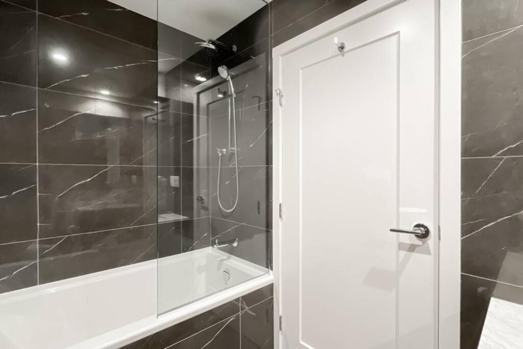 Spacious New Apartment With Working Space@Oakridge Vancouver Exterior photo