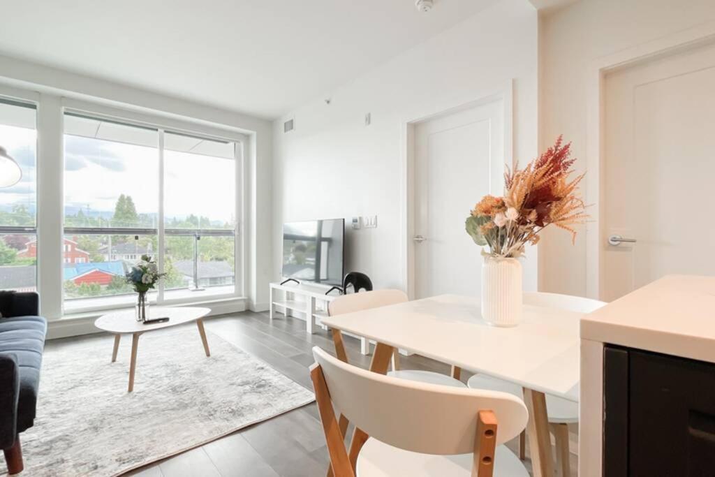 Spacious New Apartment With Working Space@Oakridge Vancouver Exterior photo